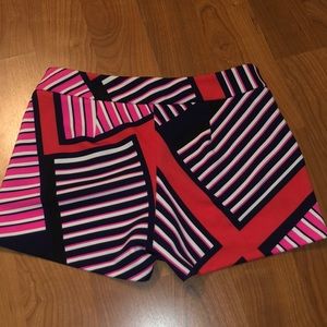 Fabric shorts so comfortable, hidden zipper! With two front pockets